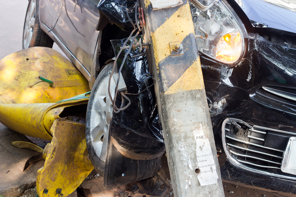 Hackensack – Sedan Slams Into Pole Leaving Driver Injured